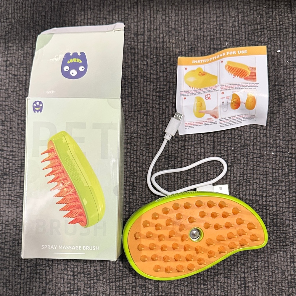 Pet Spray Massage Brush - Green and Orange